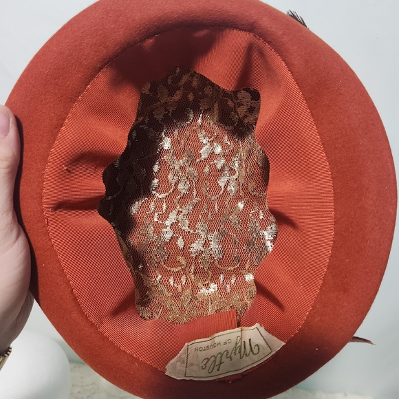 Vintage 1950s Myrtle Of Houston Feather Tilt Hat Orange Wool Felt Pheasant - Picture 7 of 11